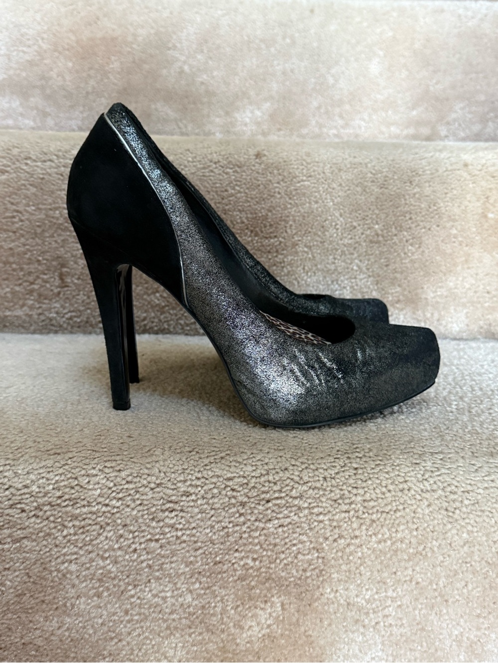 BCBGeneration Black and Metallic High Heel Pumps 8M/38